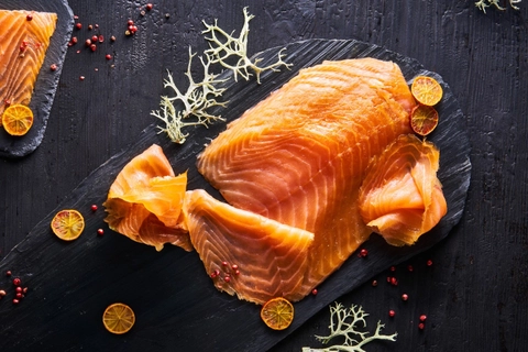 Demi-filet de saumon fumé "prétranché"